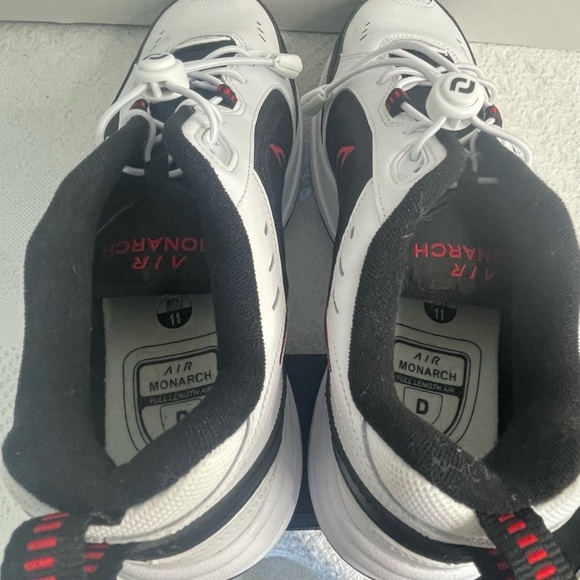 Nike Black & White Air Monarch ~ Size 11
Athletic ~ Training Shoes - Picture 10 of 14
